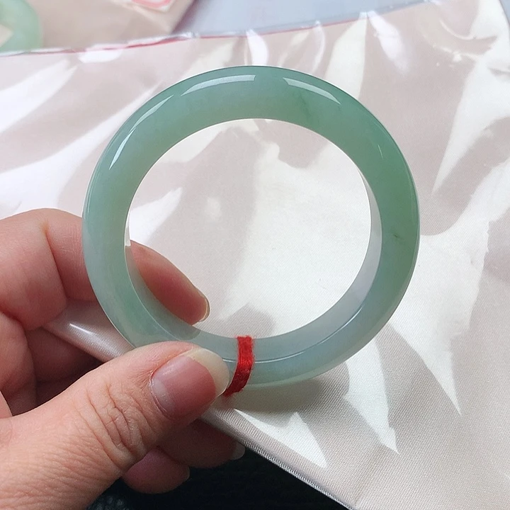 翡翠手镯未镶嵌翡翠126