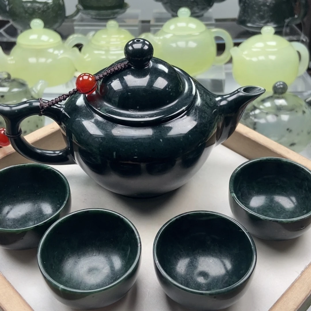 蛇纹石玉未镶嵌壶