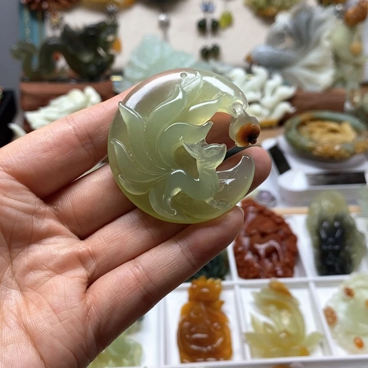 未镶嵌蛇纹石玉颈饰