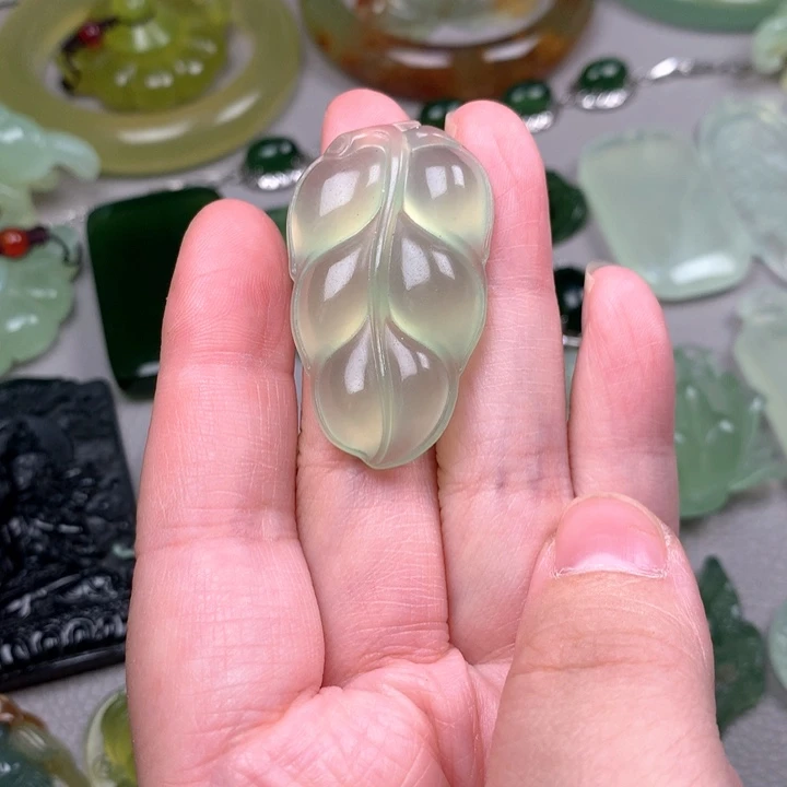 未镶嵌蛇纹石玉颈饰岫玉
