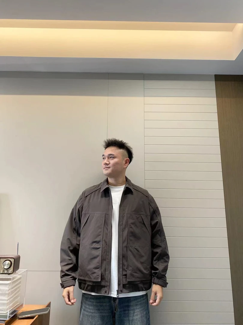 2025秋季男士假两件翻领立体裁剪拼接宽松休闲百搭外套FW25820