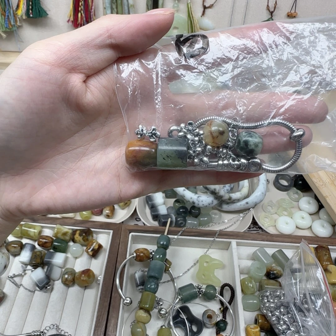 八***孃未镶嵌岫玉岫玉戒指搭配
