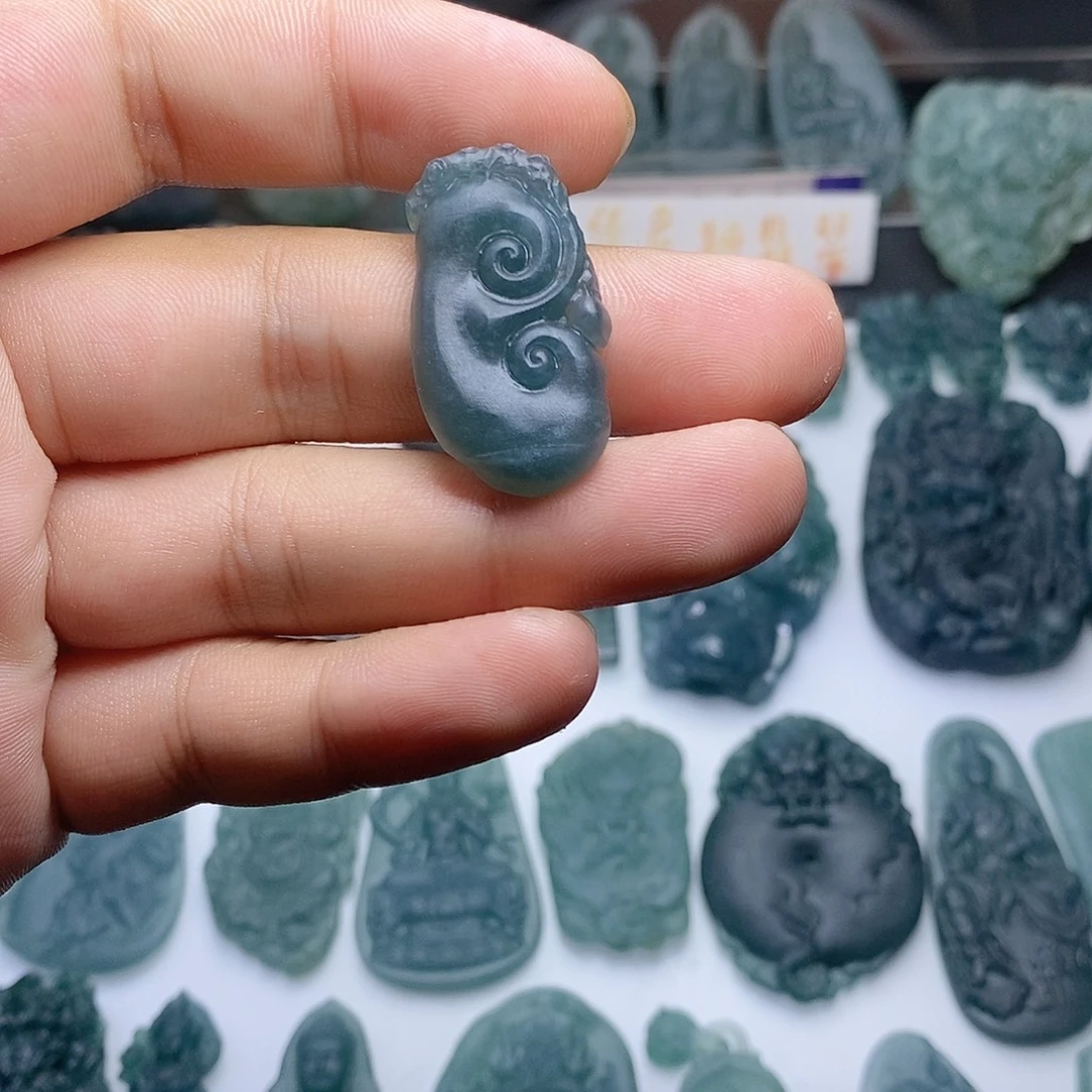 定制翡翠未镶嵌如意