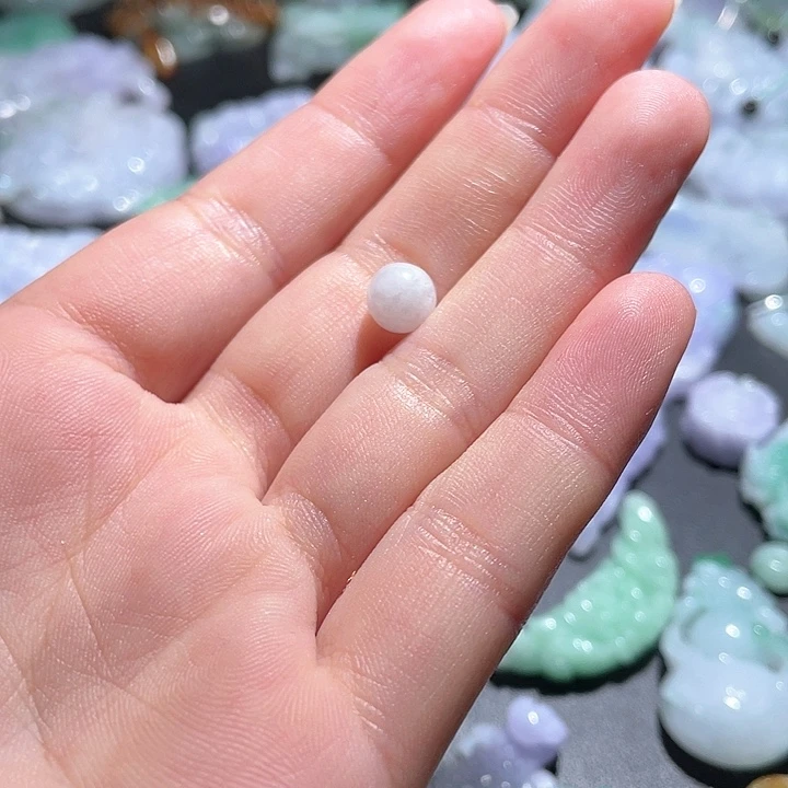翡翠未镶嵌颈饰绿*薇天