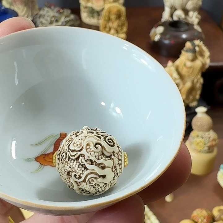 杜***华瓷片精致雕刻工艺品
