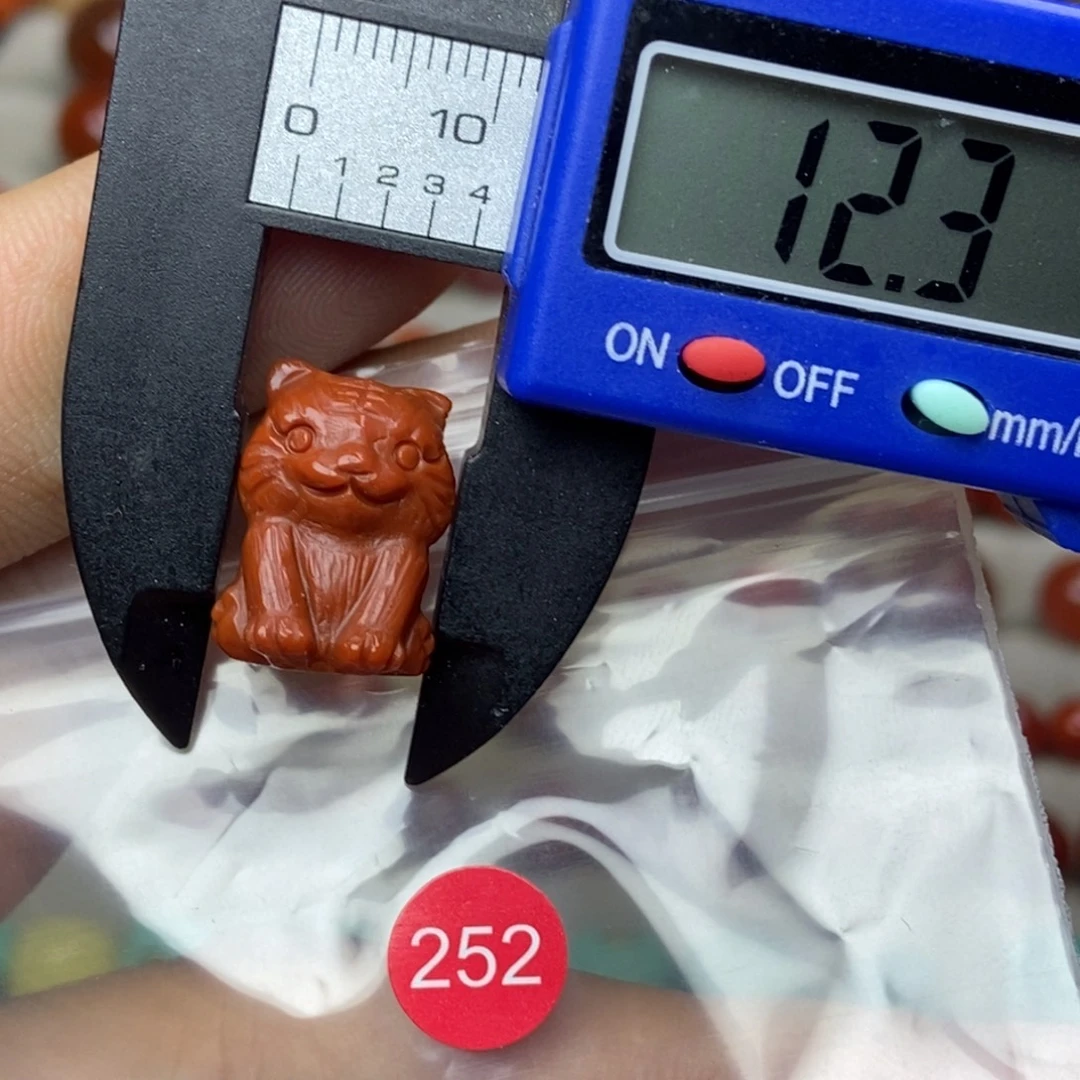 南红玛瑙未镶嵌南红玛瑙有瑕疵