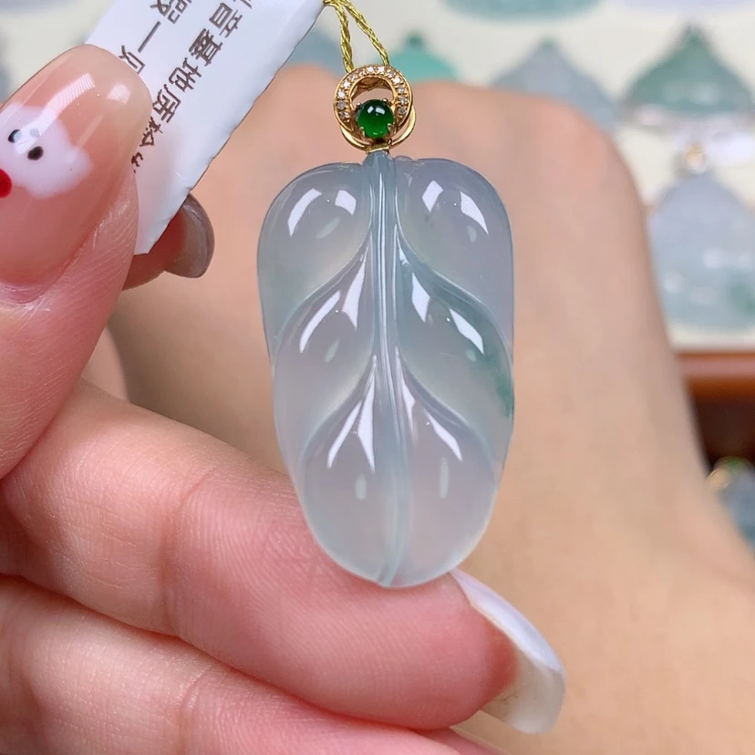 【闪购商品】翡翠18K金镶嵌颈饰叶子