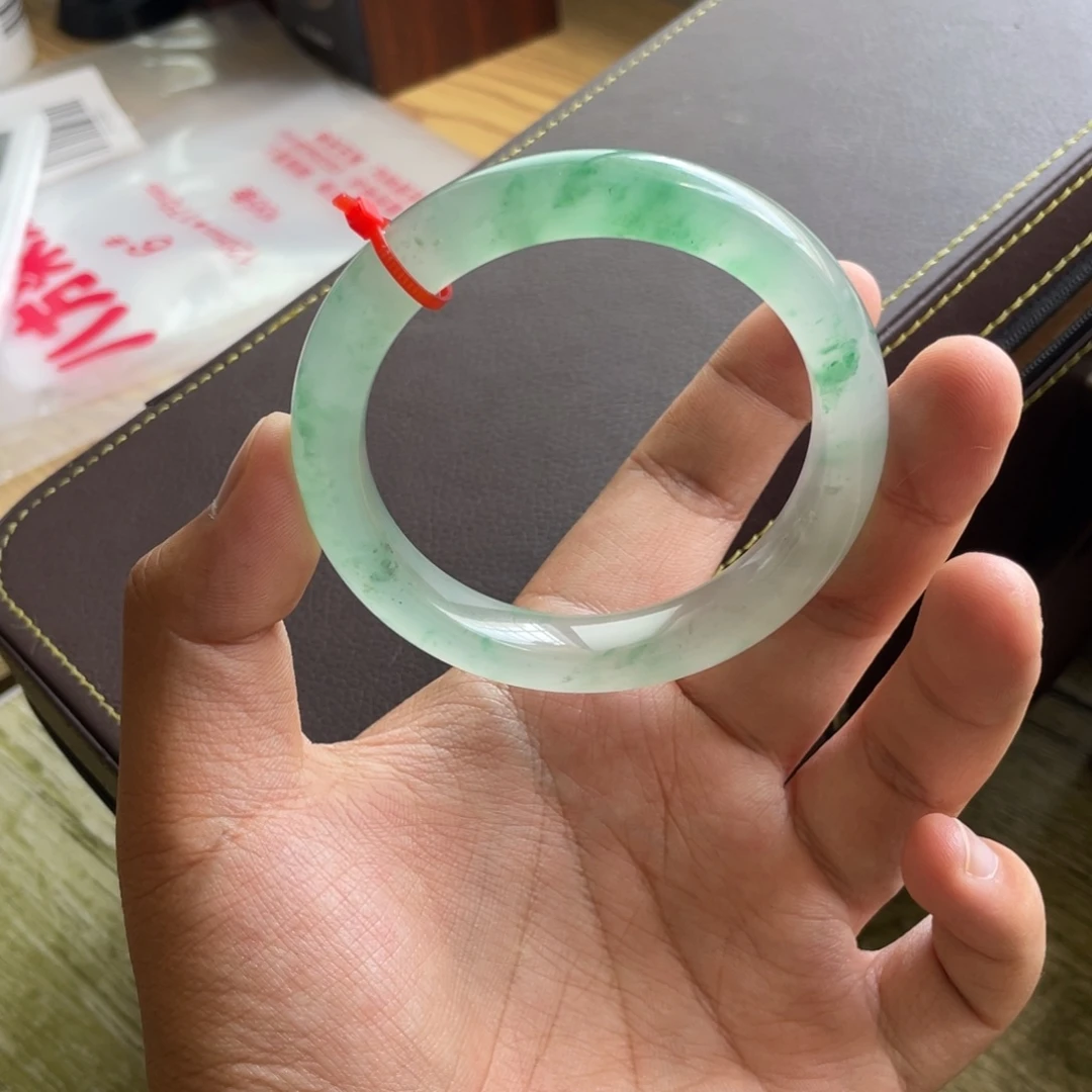 江***南石英质玉（非洲翠）手镯未镶嵌