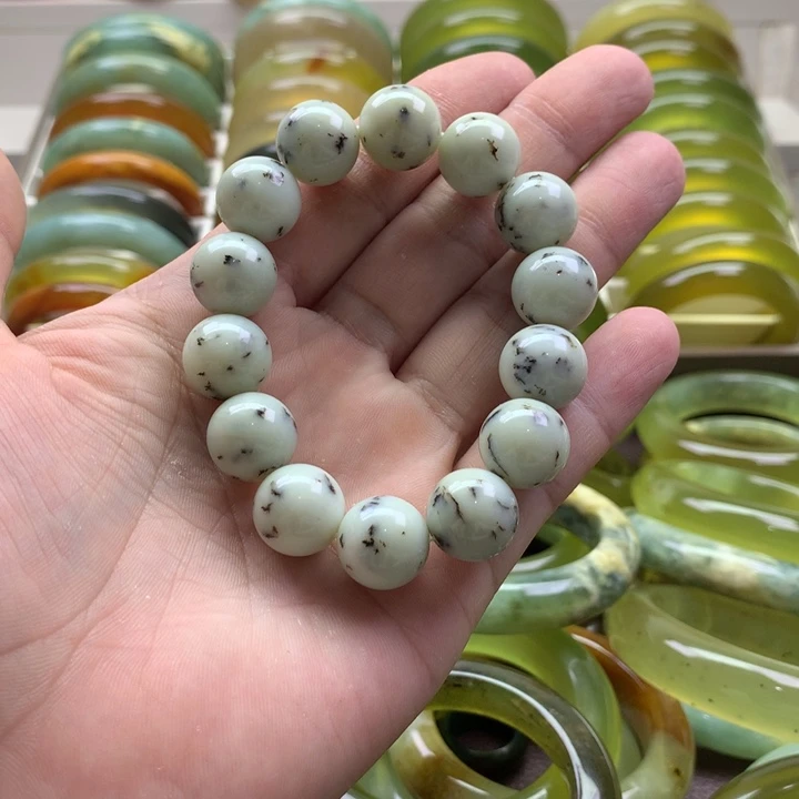 蛇纹石玉未镶嵌手镯