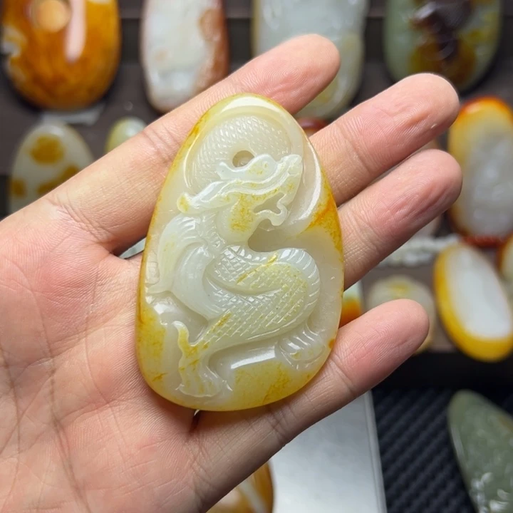 和田玉未镶嵌颈饰