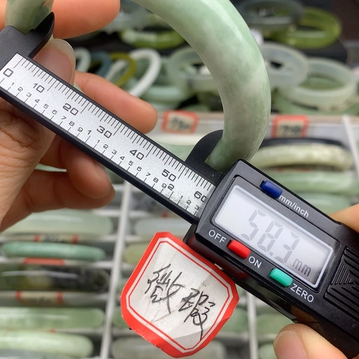 蛇纹石玉未镶嵌手镯996