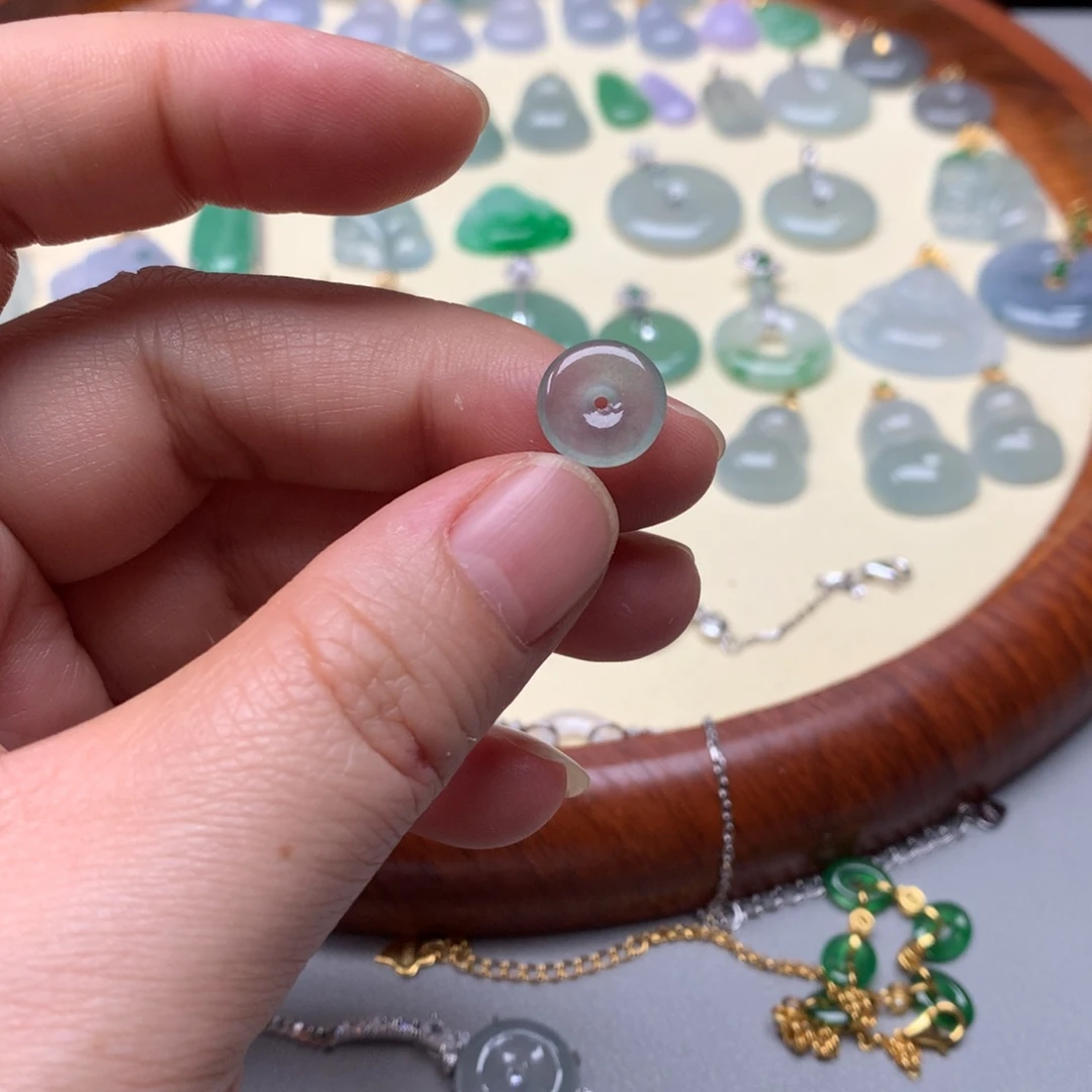 A***诗翡翠未镶嵌颈饰翡翠平安扣