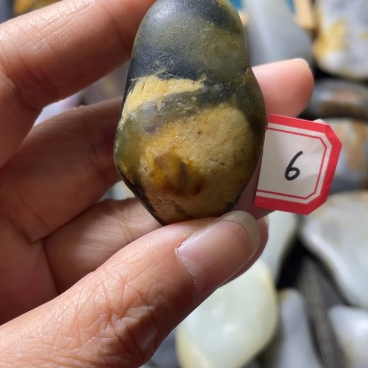 和田玉（翠青玉）未镶嵌颈饰