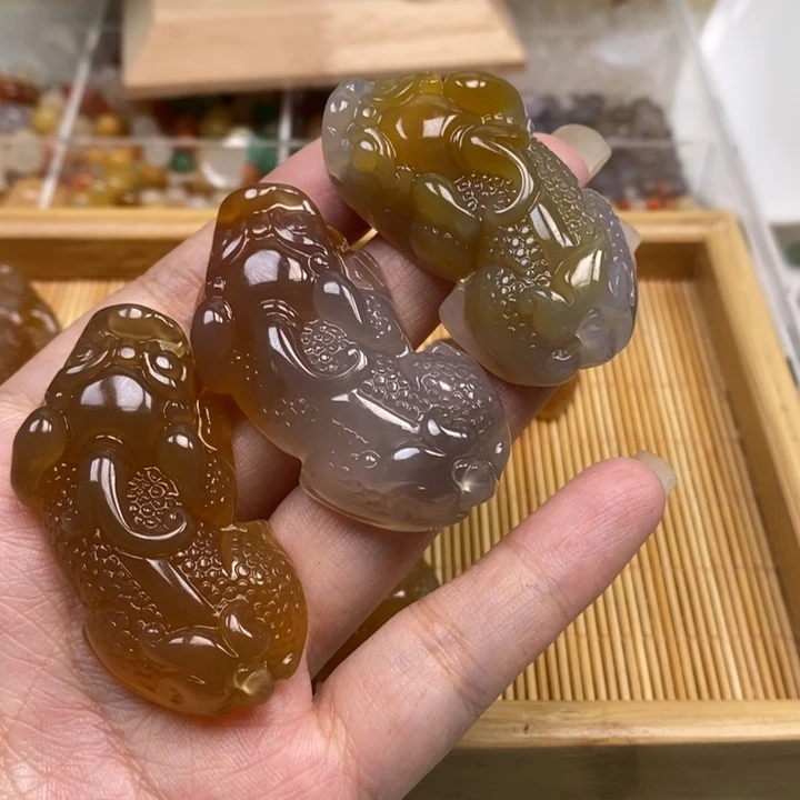 未镶嵌颈饰玛瑙/玉髓1个大貔貅