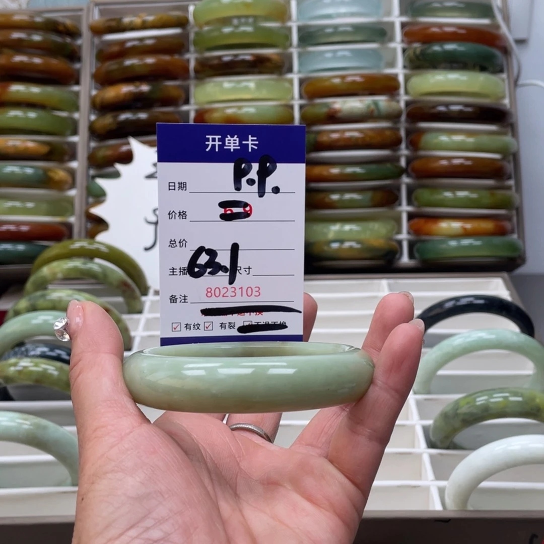 蛇纹石玉手镯未镶嵌流*