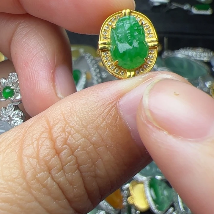 翡翠18K金镶嵌戒指