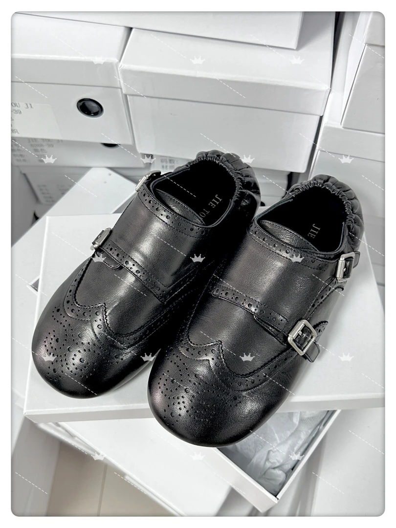 25年女鞋胖头鱼深口单鞋舒适平底雕花皮鞋