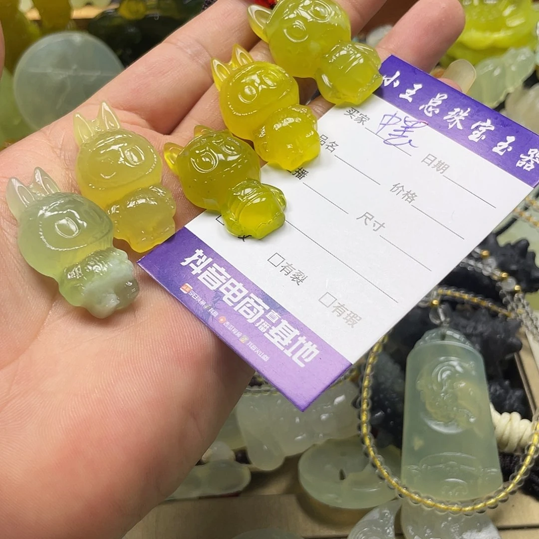 摆****未镶嵌蛇纹石玉颈饰