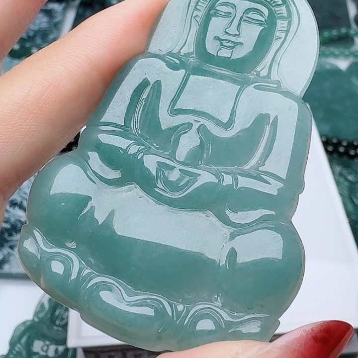 翡翠未镶嵌颈饰多样性发其一