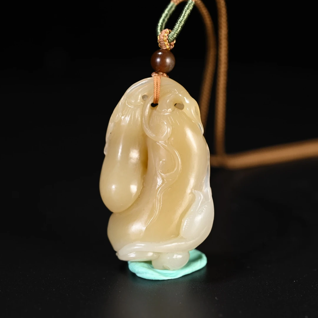 LOT8806 2511040130和田玉且末糖灵猴挂件/保利