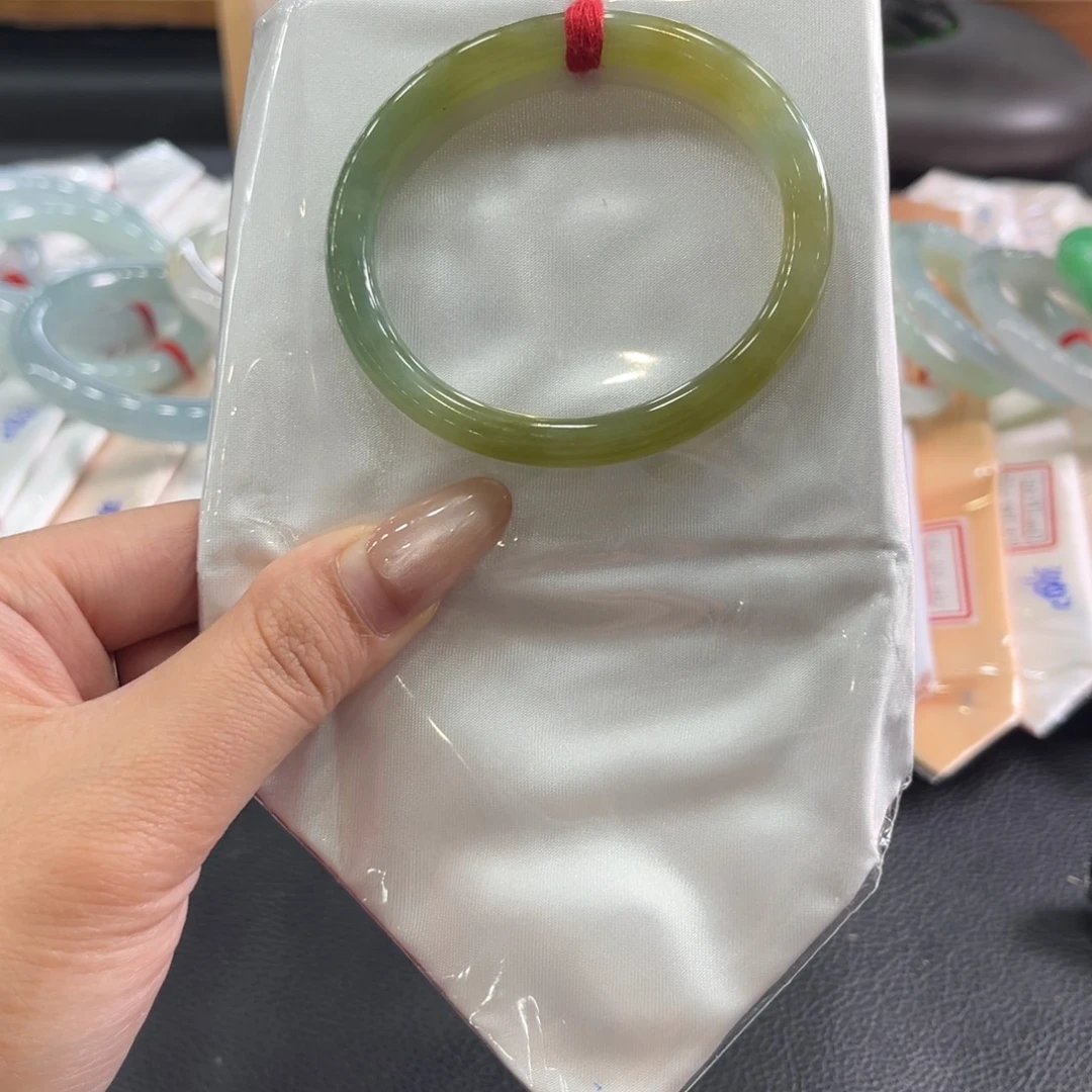 翡翠未镶嵌手镯53贵妃有纹