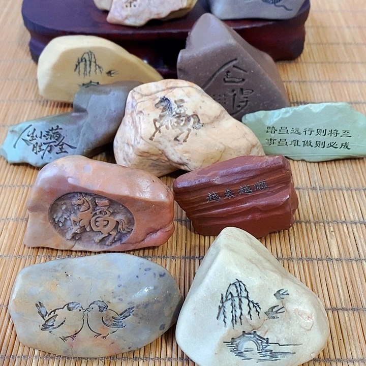 小****原石雕刻工艺品手把摆件