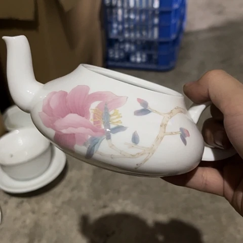 陶瓷大球泥手绘壶一个