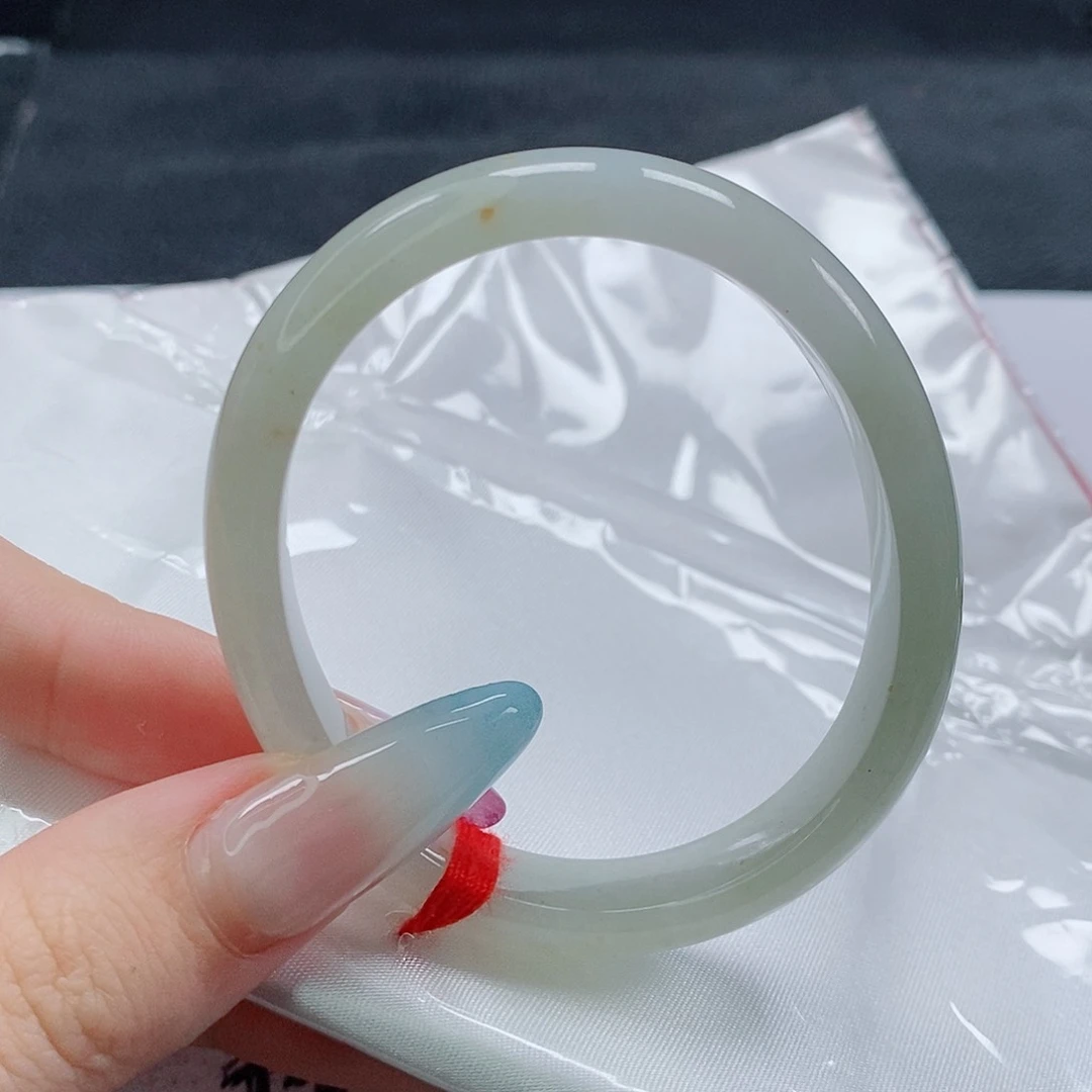 【闪购商品】未镶嵌手镯（贵妃镯）翡翠502号