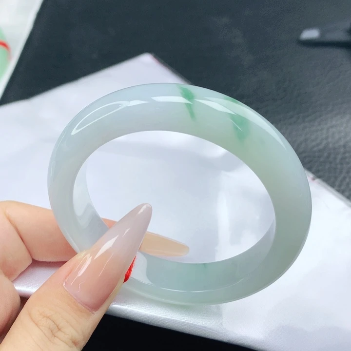 翡翠手镯未镶嵌53-54圈口