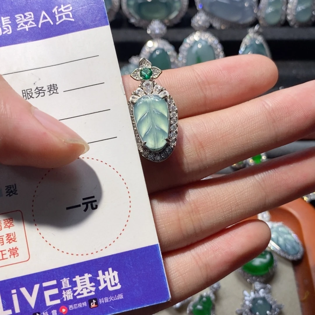 m***瘦颈饰未镶嵌翡翠翡翠