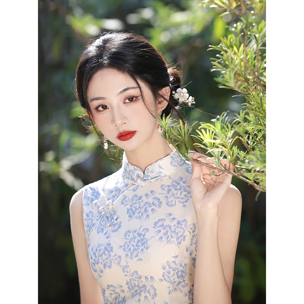 青花瓷2025年春季新款日常可穿新中式蓝色碎花复古风改良无袖旗袍