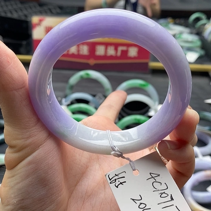 翡翠手镯未镶嵌57圈口