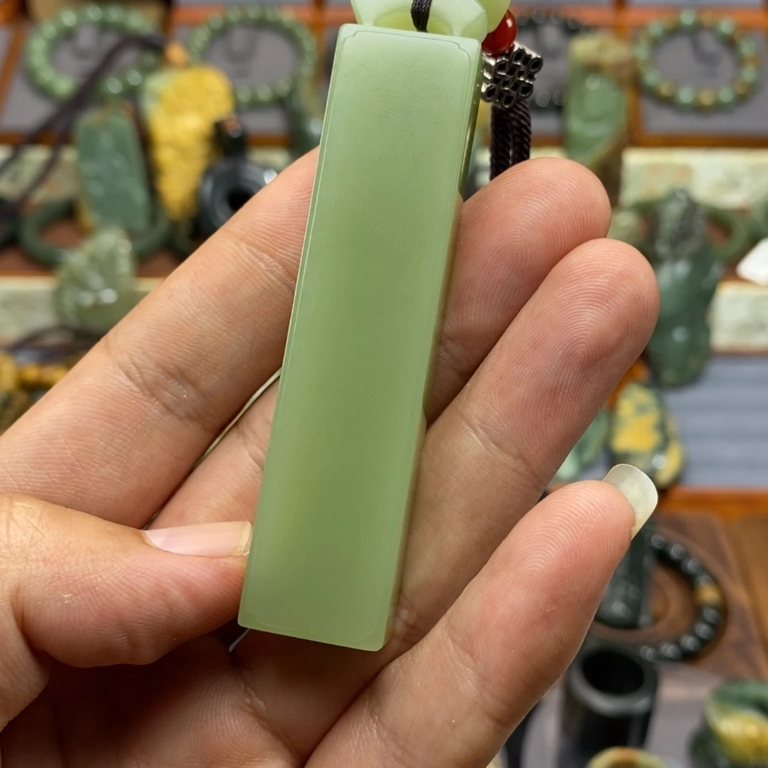 镚***仔未镶嵌岫岩老玉（透闪石质玉）挂件