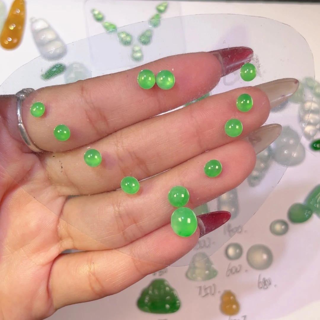 翡翠未镶嵌颈饰裸石