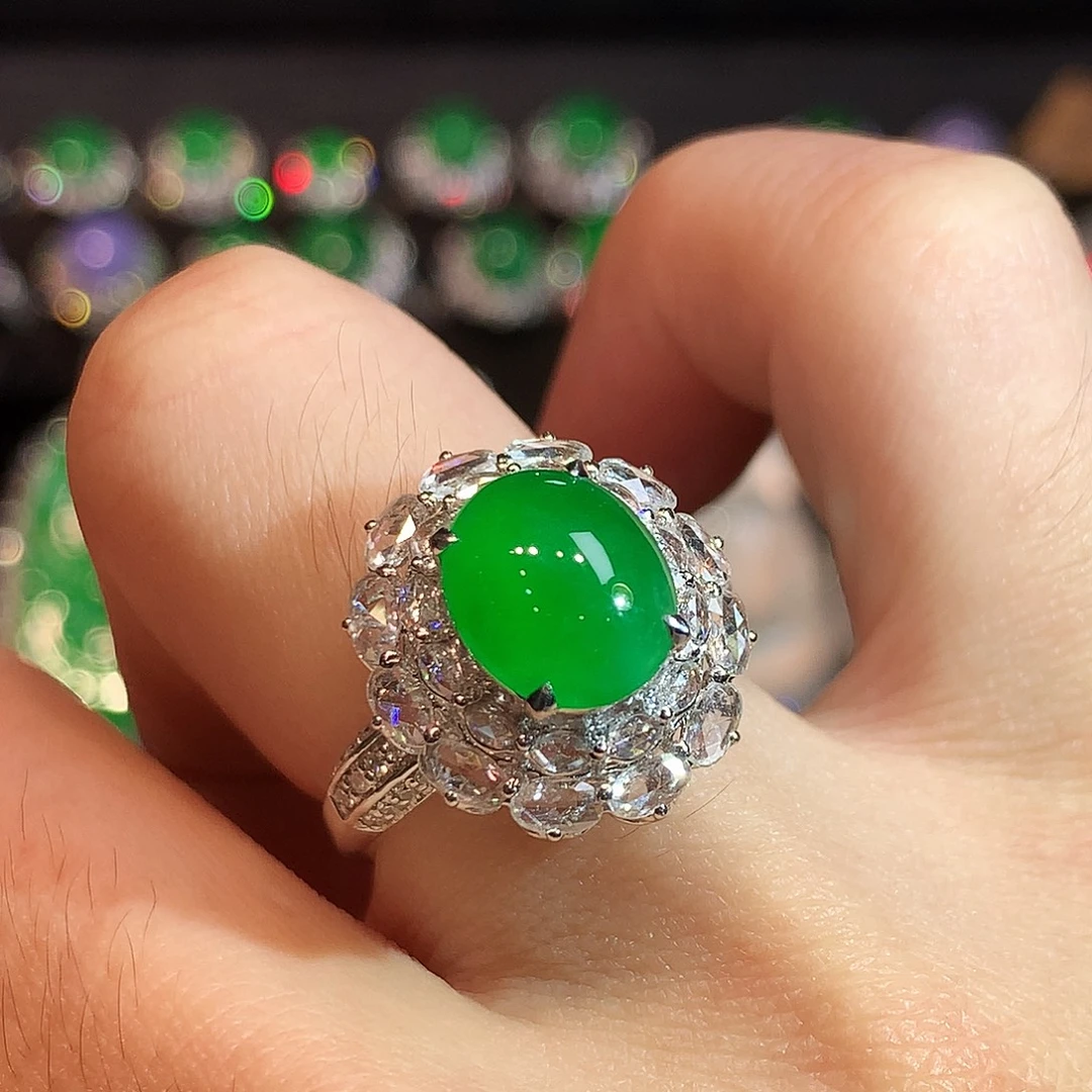 翡翠18K金镶嵌戒指高冰浓阳绿蛋面戒指