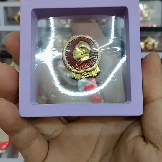 扬***李其他普通金属红藏纪念章1枚