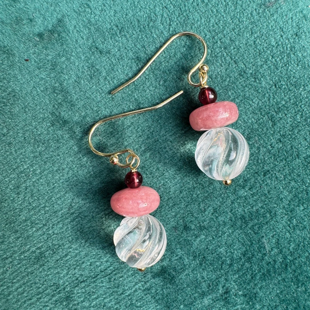 【新年好物】时来运转 幸运平安 旋转白水晶红纹石复古耳环