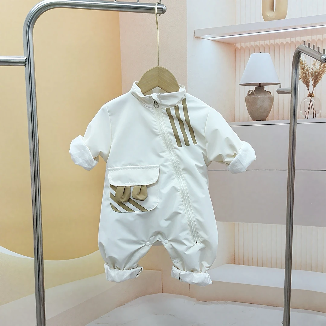 新款宝宝连体衣春季婴儿冲锋衣哈衣新生儿衣服春秋休闲装外出服