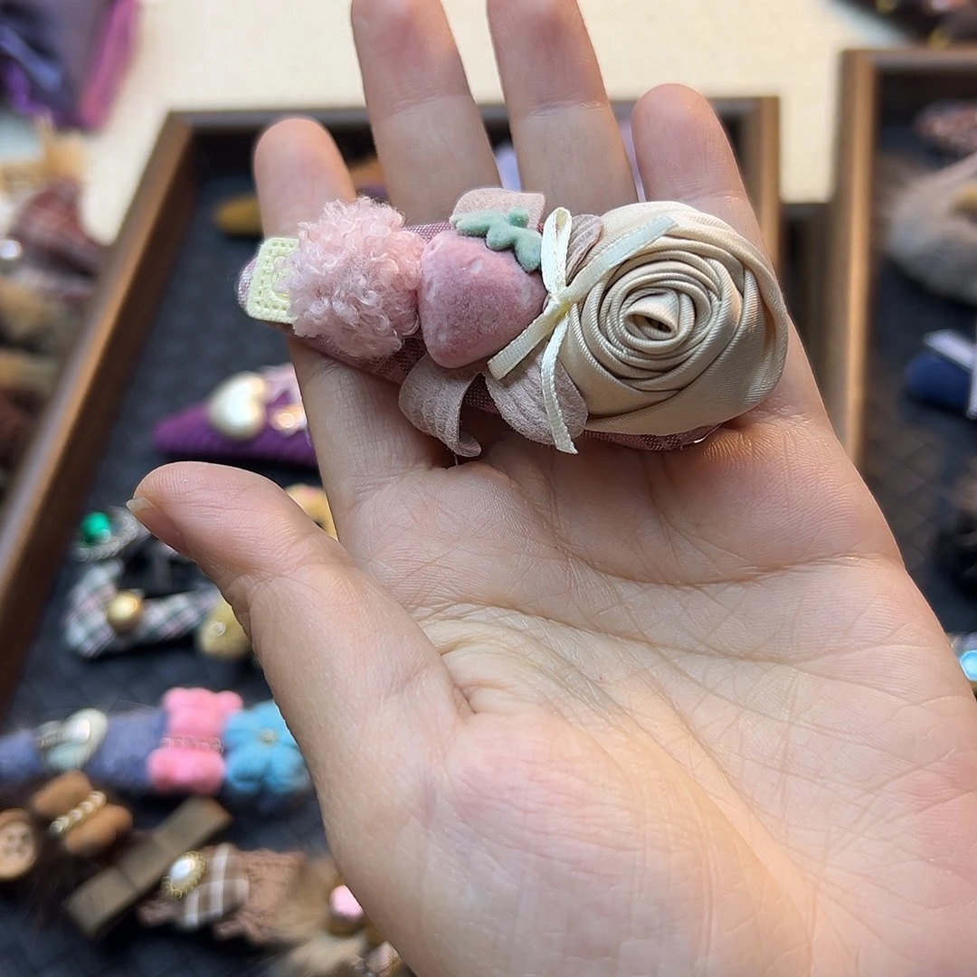 皮质铁合金粉色草莓
