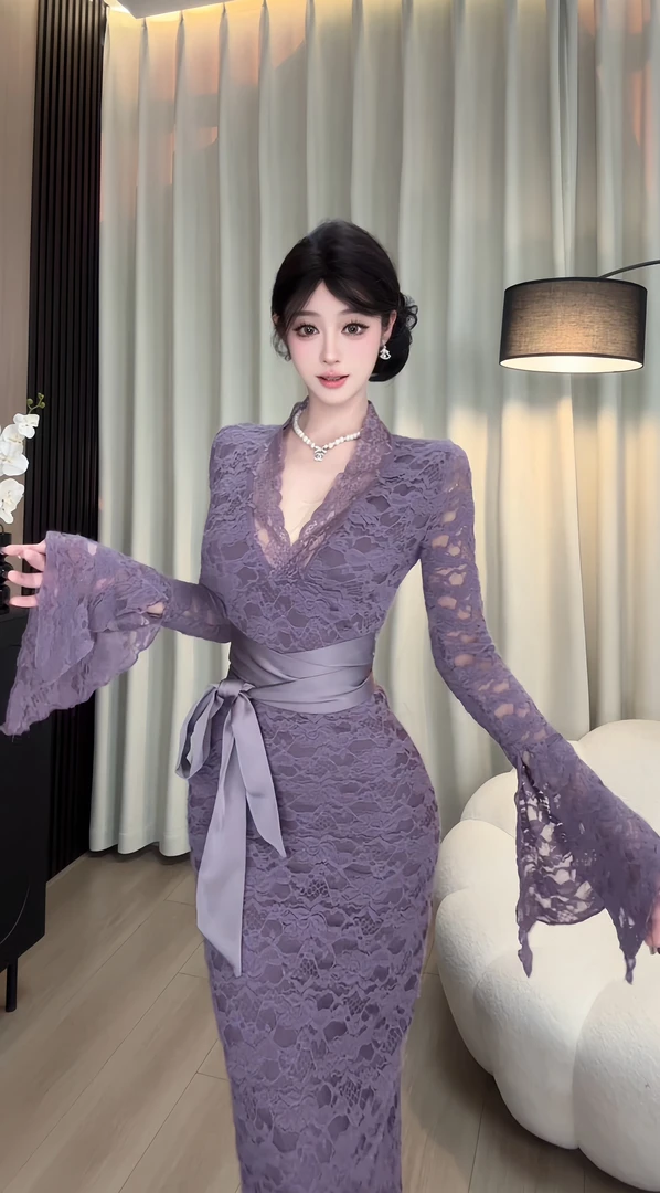 【月光缪斯】设计感性感蕾丝V领纯欲修身收腰别致连衣裙长裙女