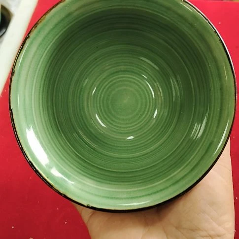 瓷片瓷片，各种摆件，盘，碗，沙锅，均有瑕疵。