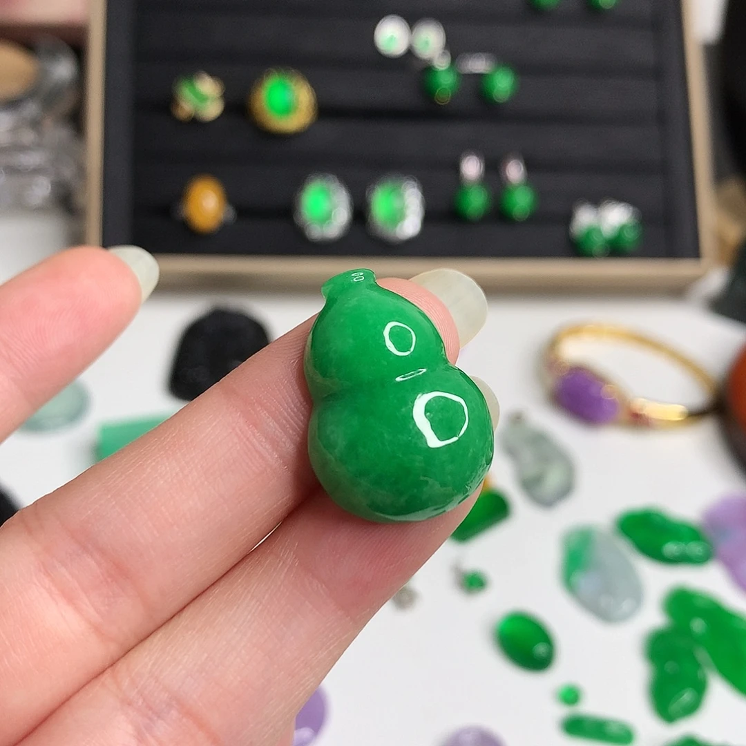 艳***艳翡翠未镶嵌手饰优化745