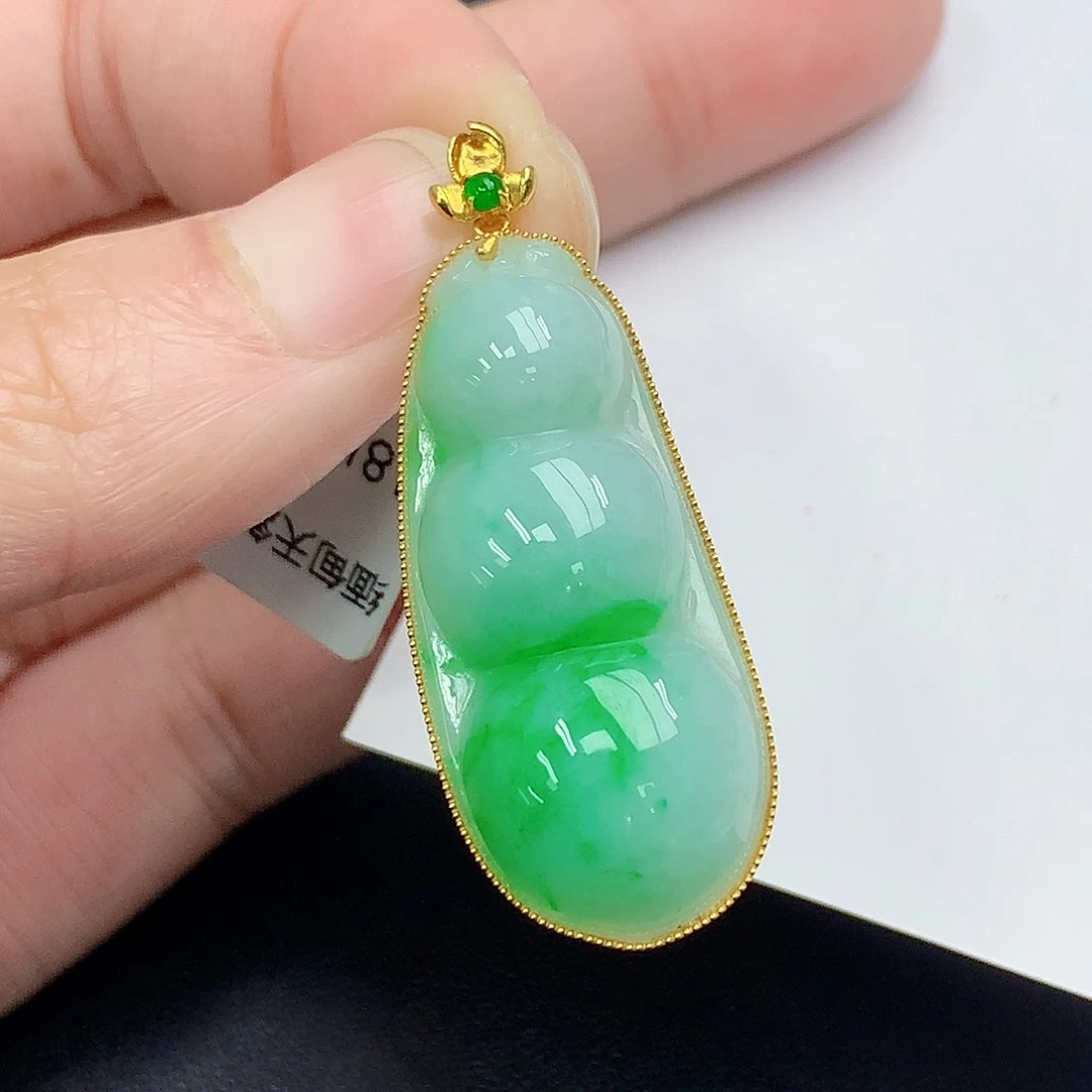 颈饰18K金镶嵌翡翠