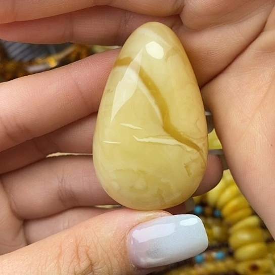 未镶嵌琥珀珠宝奇石
