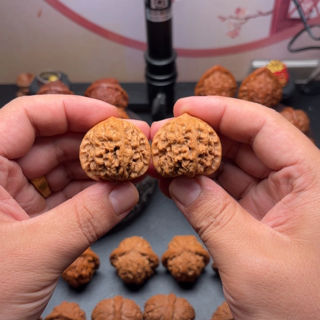 吊坠文玩核桃梨木台