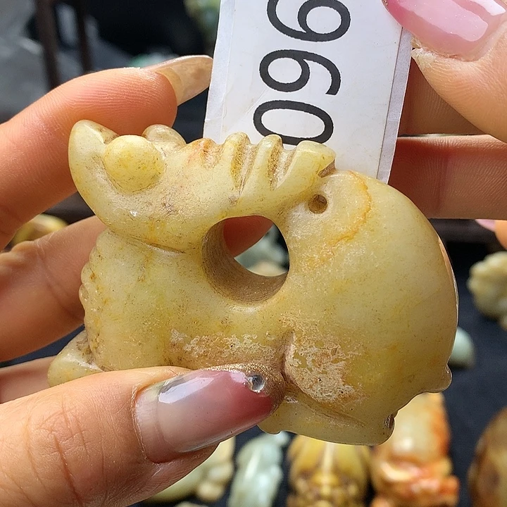 和田玉未镶嵌车挂