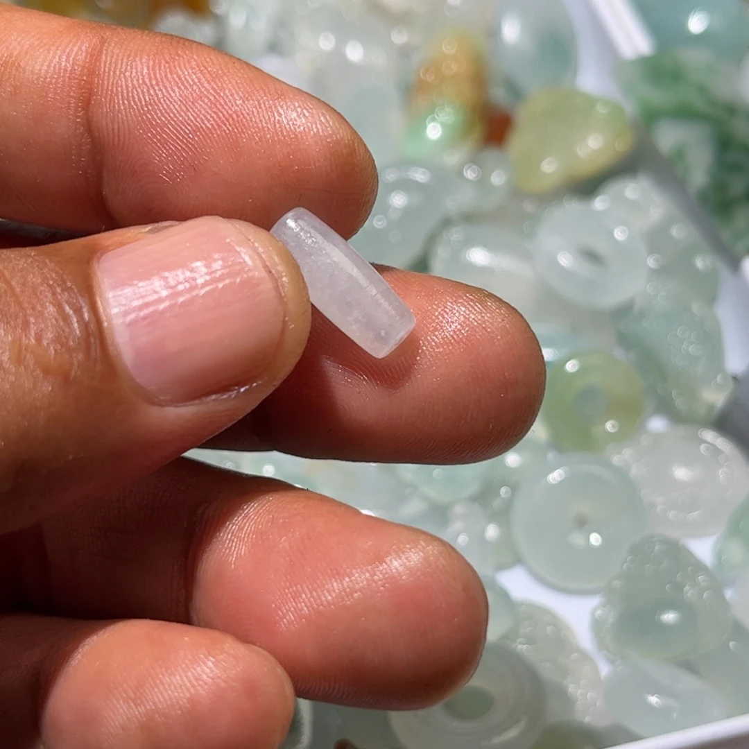 颈饰未镶嵌翡翠A貨
