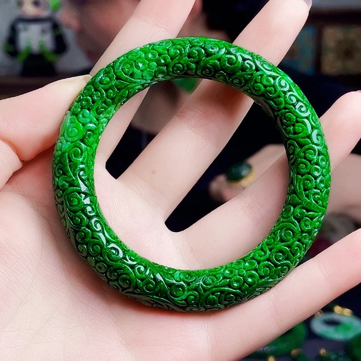 翡翠未镶嵌颈饰多样性