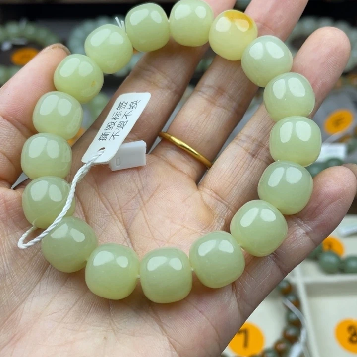 乘***。未镶嵌手串和田玉