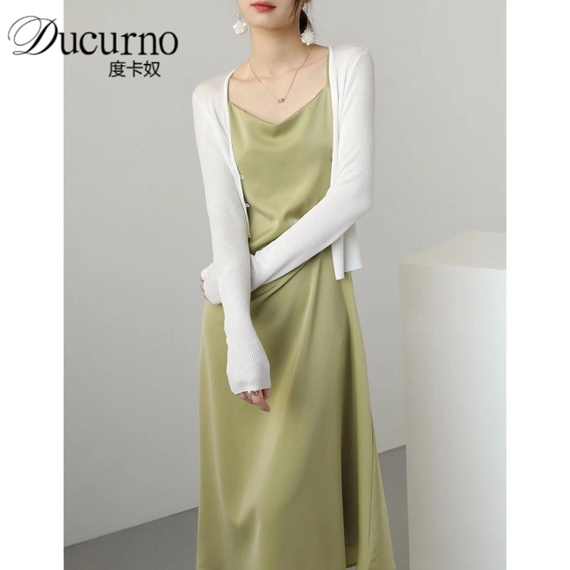 时尚薄荷曼波风薄荷绿秋装法式吊带连衣裙女赫本风长裙子秋季新款